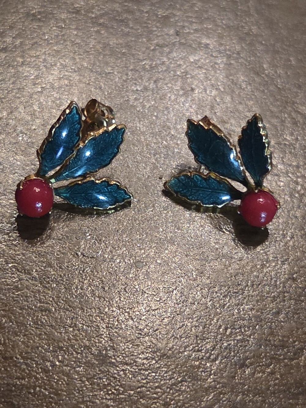 196ps Gold-Tone Green Leaf and Red Berry Stud Earrings